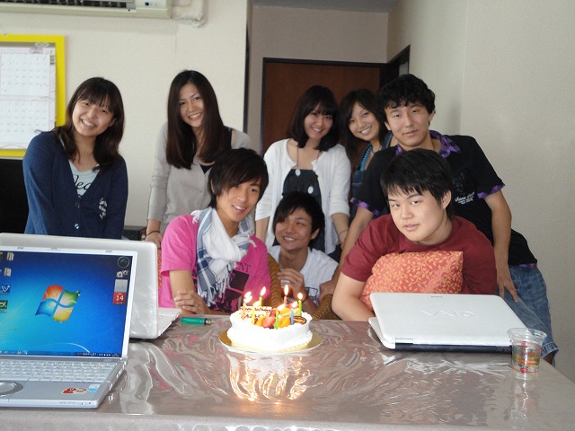 東京でのスクーリング時の生徒の誕生日のお祝い